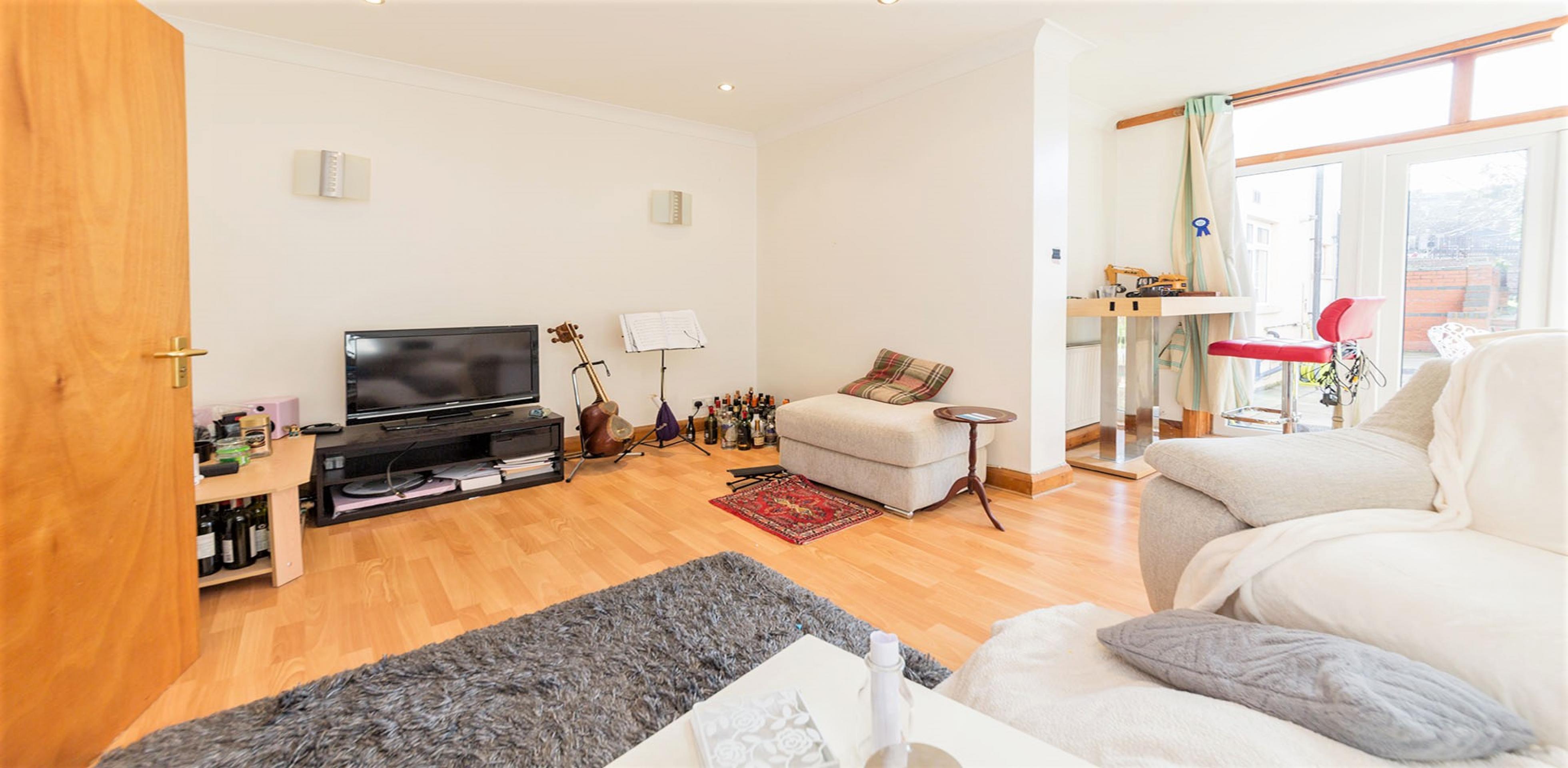 			PRIVATE GARDEN, 1 Bedroom, 1 bath, 1 reception Flat			 Grosvenor Gardens, WILLESDEN GREEN NW2